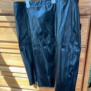 Kate Kasin Faux Leather Pencil skirt, highwaisted, black, back split and zipper